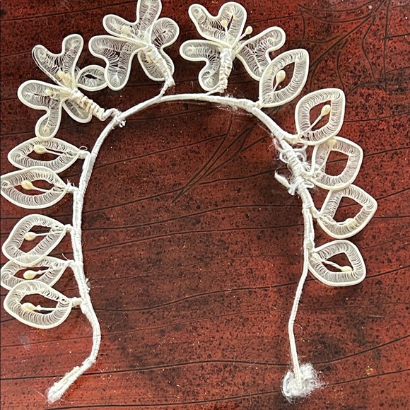 Handcrafted White Floral Headband tierra. wedding band - Picture 10 of 10
